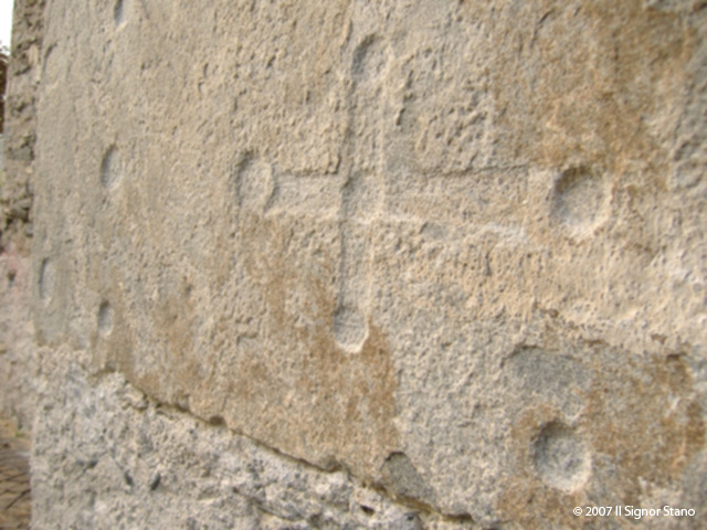 Click for full size image of Coimo's cup stone (PID:34065) Coimo's cup stone