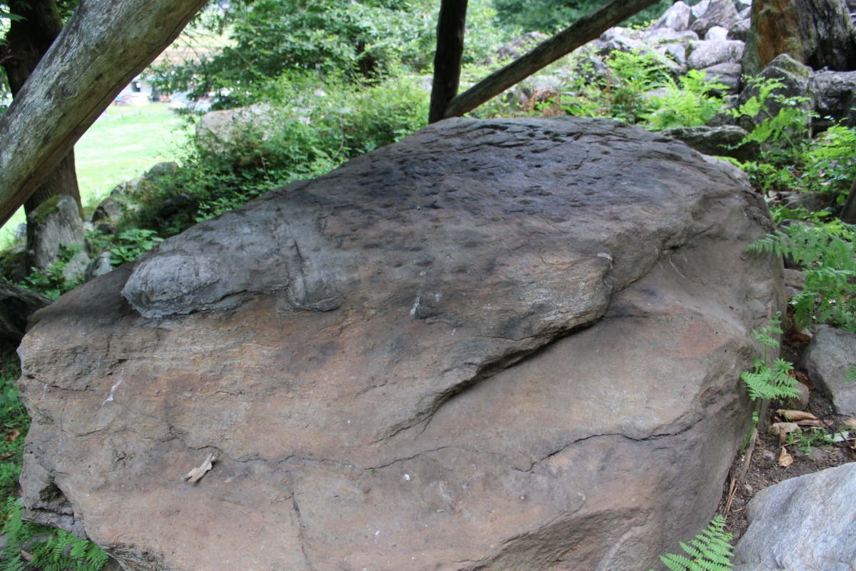 Click for full size image of Sass Pagan (Pagan stone) (PID:261520) Sass Pagan (Pagan stone)