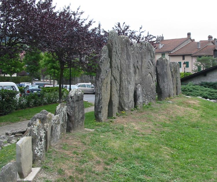 Lutry menhirs