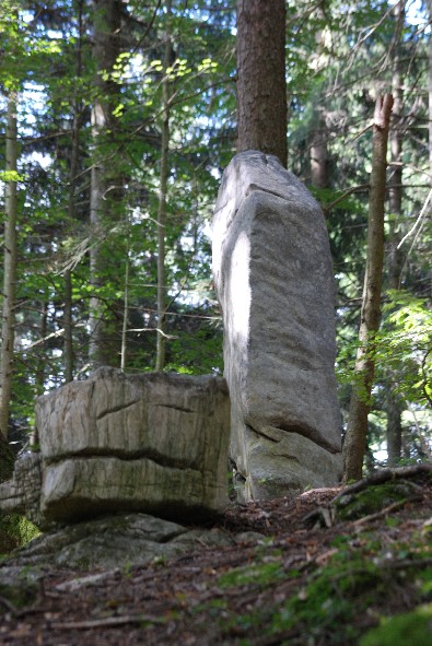 Click for full size image of Menhirs de Chessières (PID:49767) Menhirs de Chessières