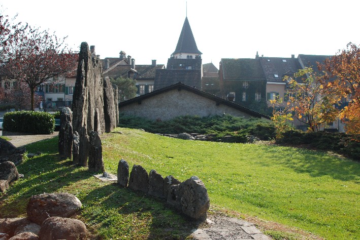 Click for full size image of Lutry Menhirs (PID:43427) Lutry Menhirs