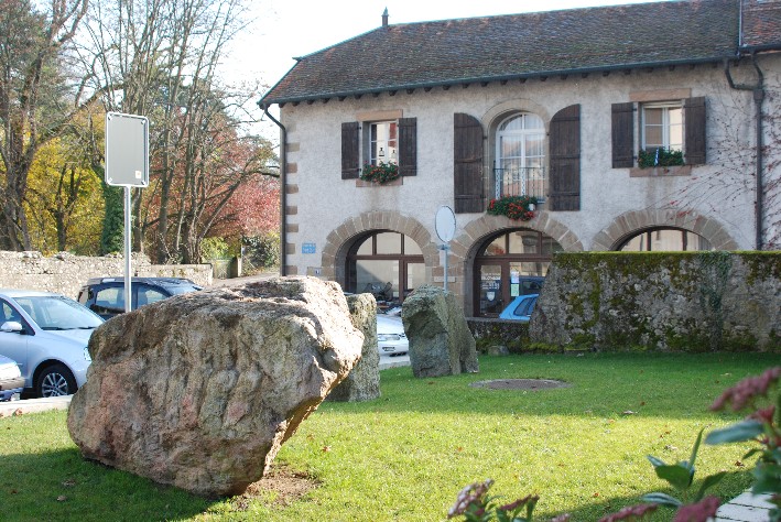 Troinex Menhirs (PID:46338) Troinex Menhirs