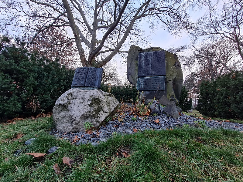 Vinařice Menhir