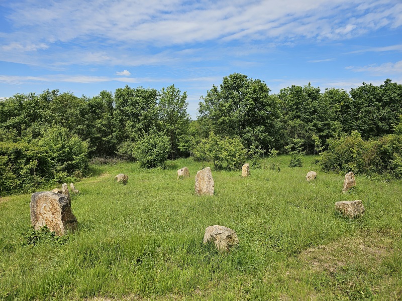 Click for full size image of Malíč Stone Circle (PID:276039) Malíč Stone Circle