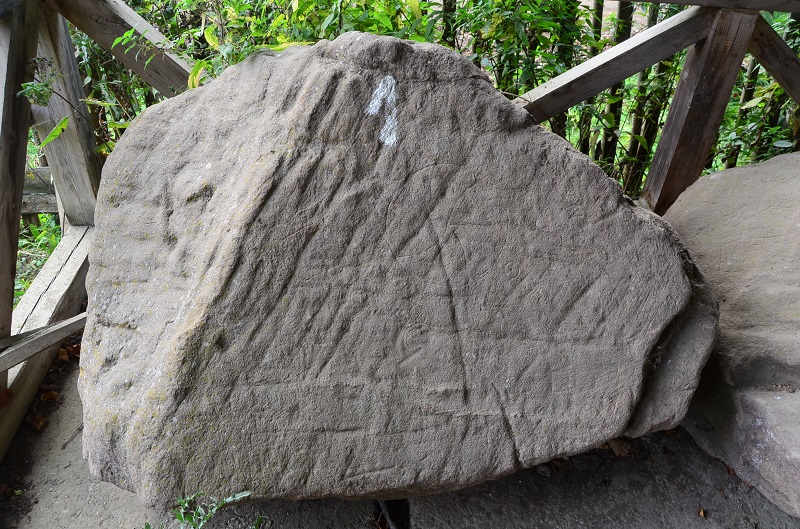 Click for full size image of Gura Haitii Petroglyphs (PID:138016) Gura Haitii Petroglyphs