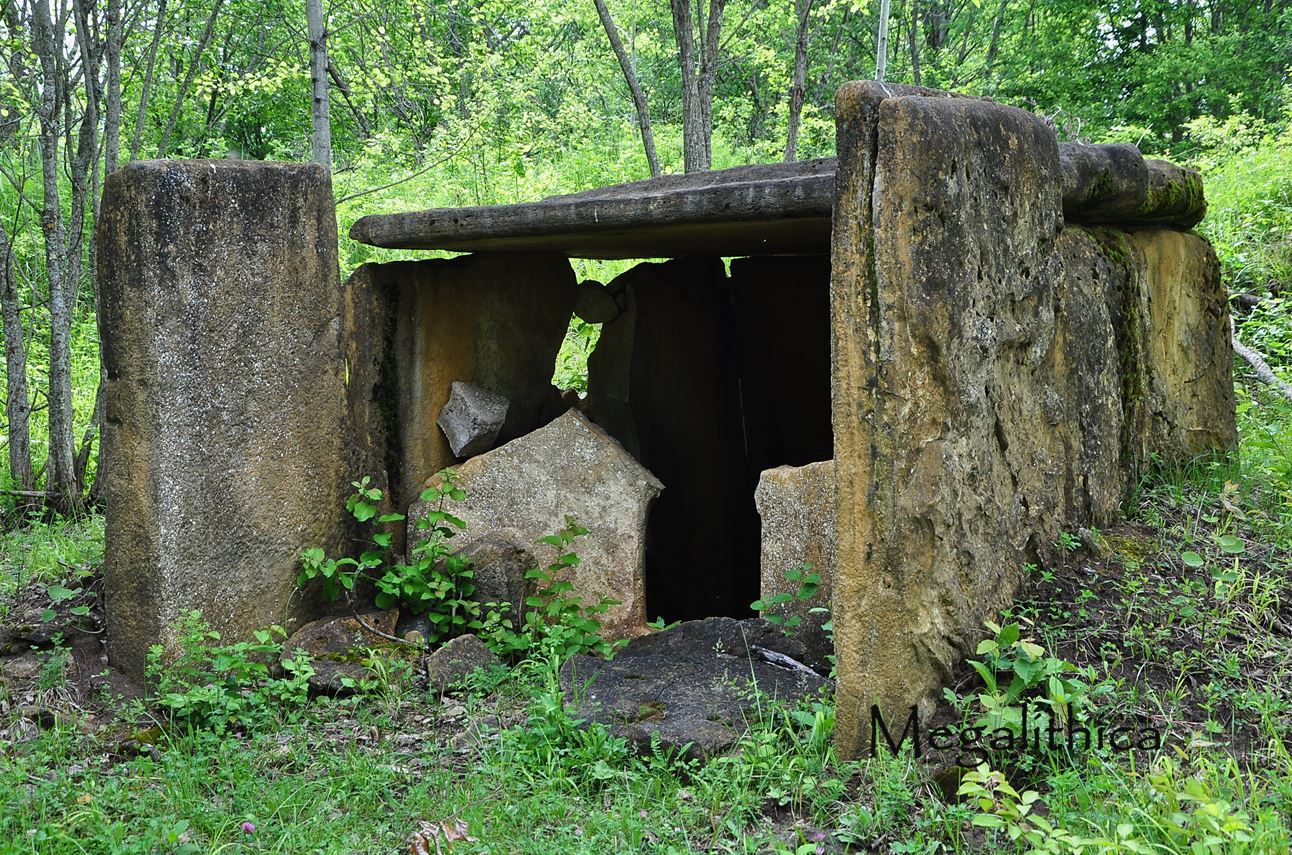 Dolmen Fars River 4 - Silver Mound