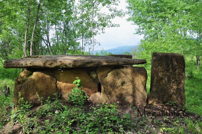 Click for full size image of Dolmen Fars River 4 - Silver Mound (PID:152934) Dolmen Fars River 4 - Silver Mound