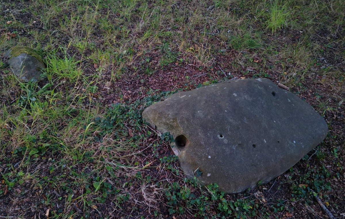 Click for full size image of Blandford Forum Stones (PID:282592) Blandford Forum Stones