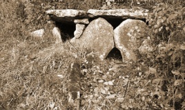 Avening burial chambers - PID:47071