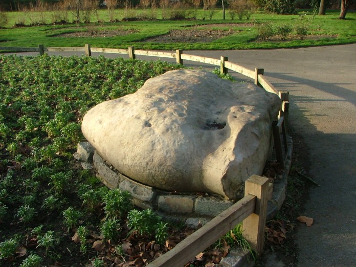 Elthorne Park Sarsen (PID:11377) Elthorne Park Sarsen