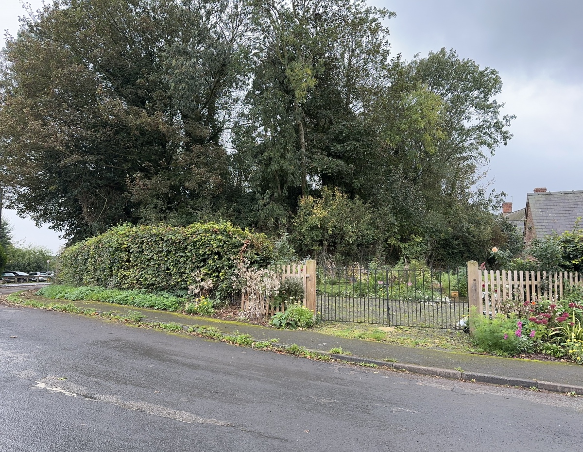 Click for full size image of St Weonard's Burial Mound (PID:264901) St Weonard's Burial Mound