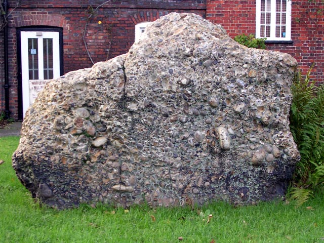 http://www.megalithic.co.uk/a558/a312/gallery/England/Hertfordshire/St_A_Puddingstone.jpg