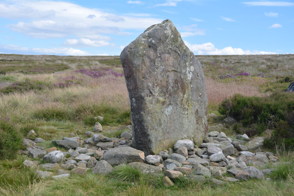 Click for full size image of Danby Rigg Cairn With Standing Stone (PID:167606) Danby Rigg Cairn With Standing Stone