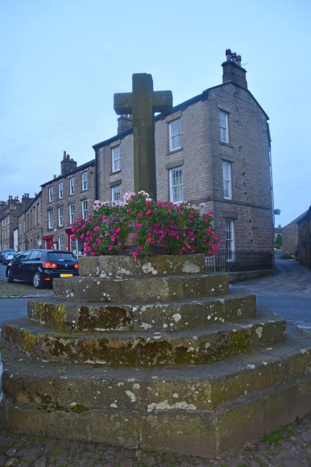 Click for full size image of Askrigg Cross (PID:201330) Askrigg Cross