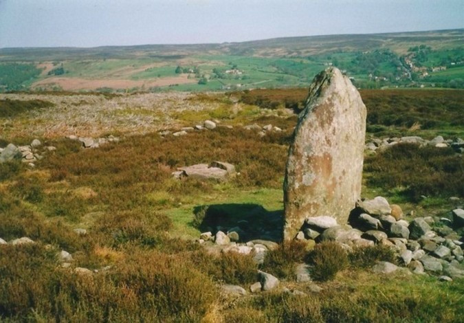 Click for full size image of Danby Rigg Cairn With Standing Stone (PID:116551) Danby Rigg Cairn With Standing Stone