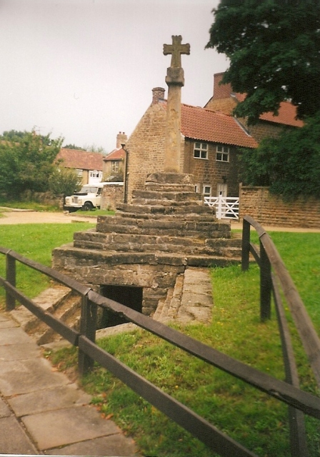 Linby Cross and Well