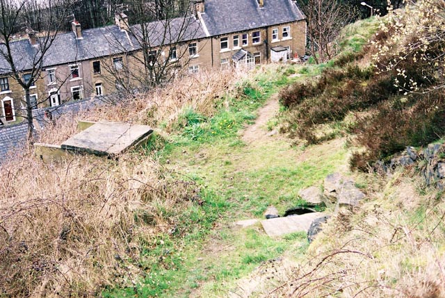 Click for full size image of Crosland Moor Holy Well (PID:6562) Crosland Moor Holy Well