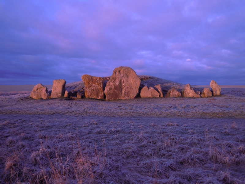 Click for full size image of West Kennett Long Barrow (PID:99904) West Kennett Long Barrow