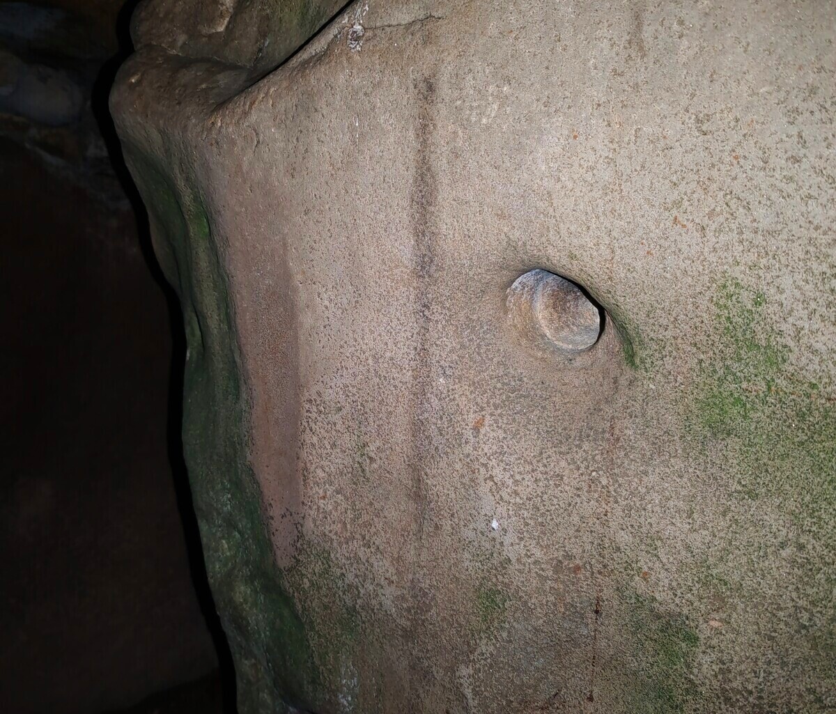 West Kennett Long Barrow (PID:285837) West Kennett Long Barrow