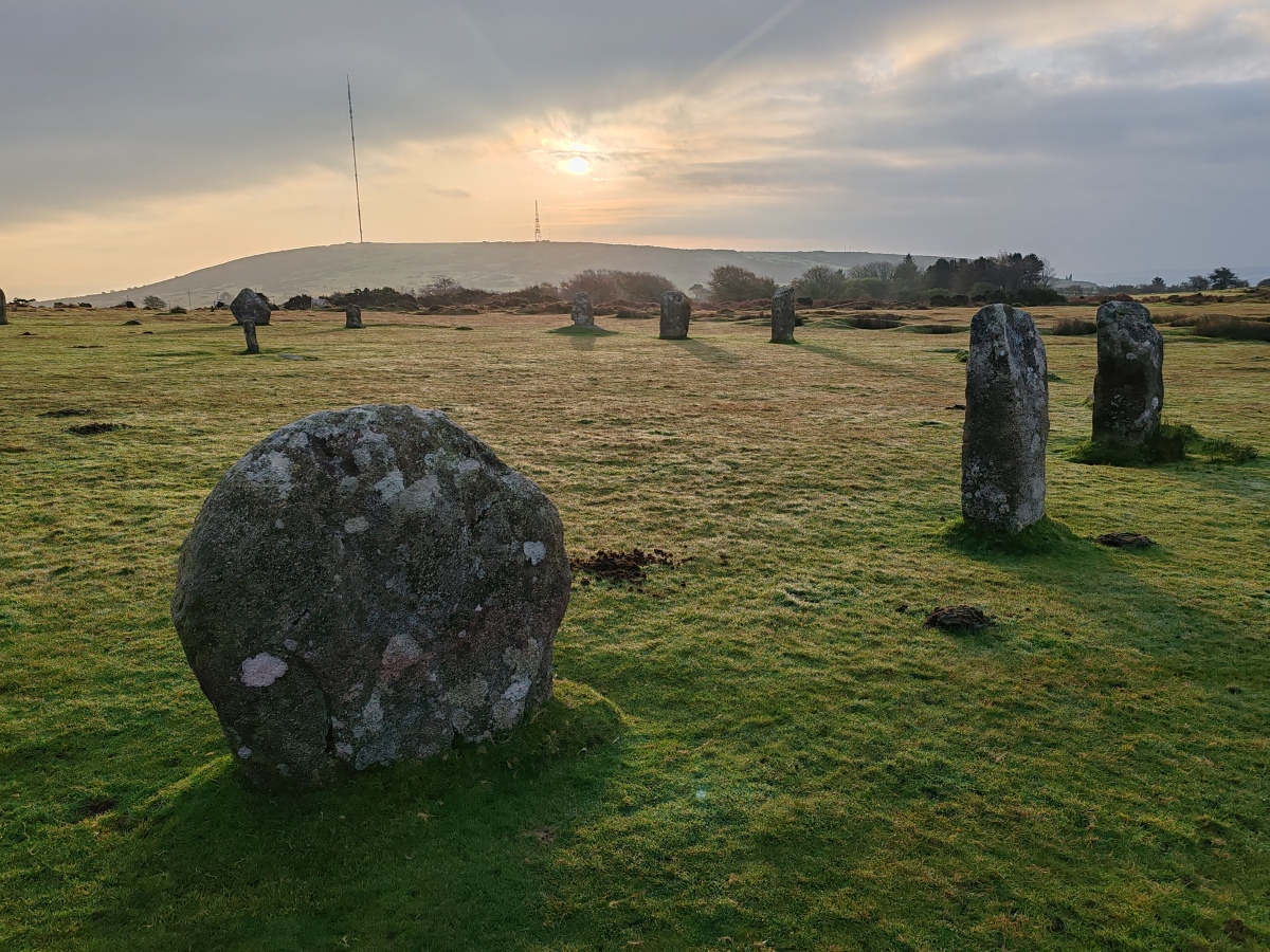 Click for full size image of The Hurlers (C) (PID:281561) The Hurlers (C)