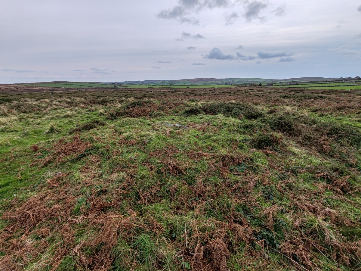 Click for full size image of Men-an-tol Mound (PID:282001) Men-an-tol Mound