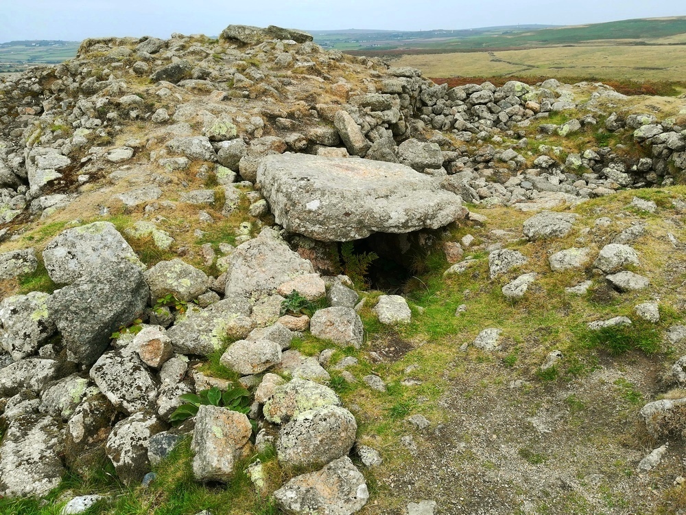 Click for full size image of Chapel Carn Brea Tomb (PID:253991) Chapel Carn Brea Tomb