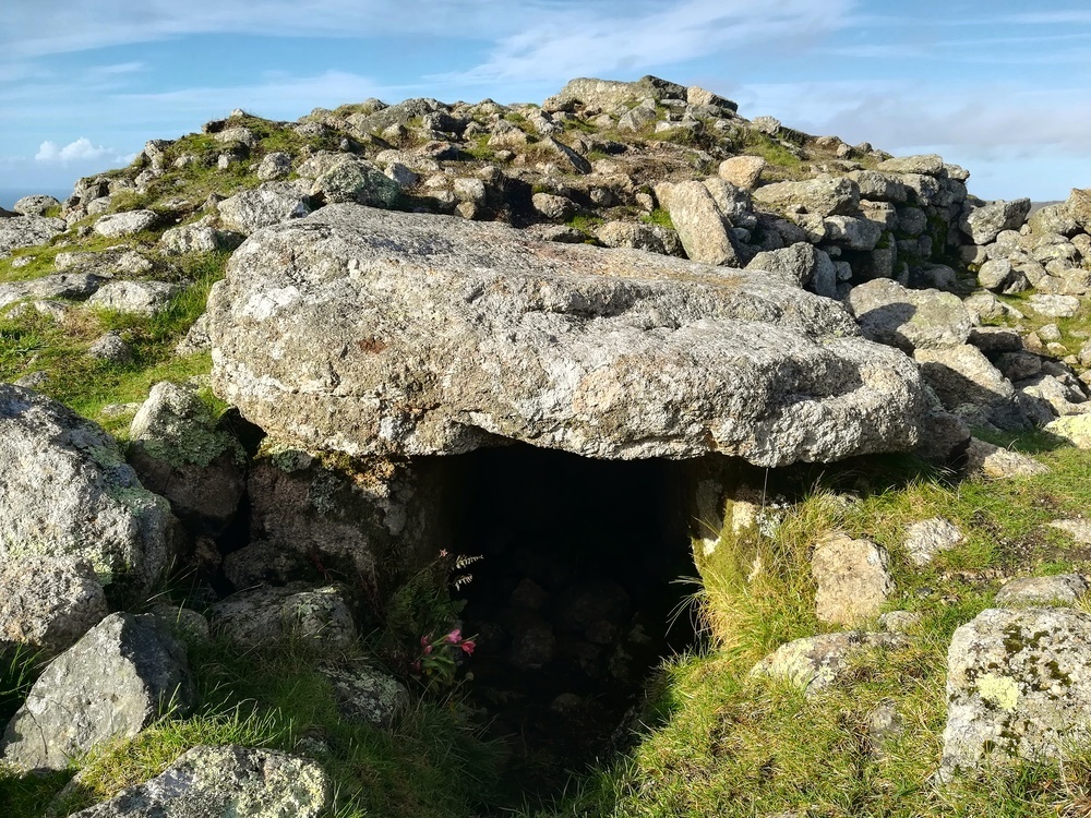 Click for full size image of Chapel Carn Brea Tomb (PID:253990) Chapel Carn Brea Tomb