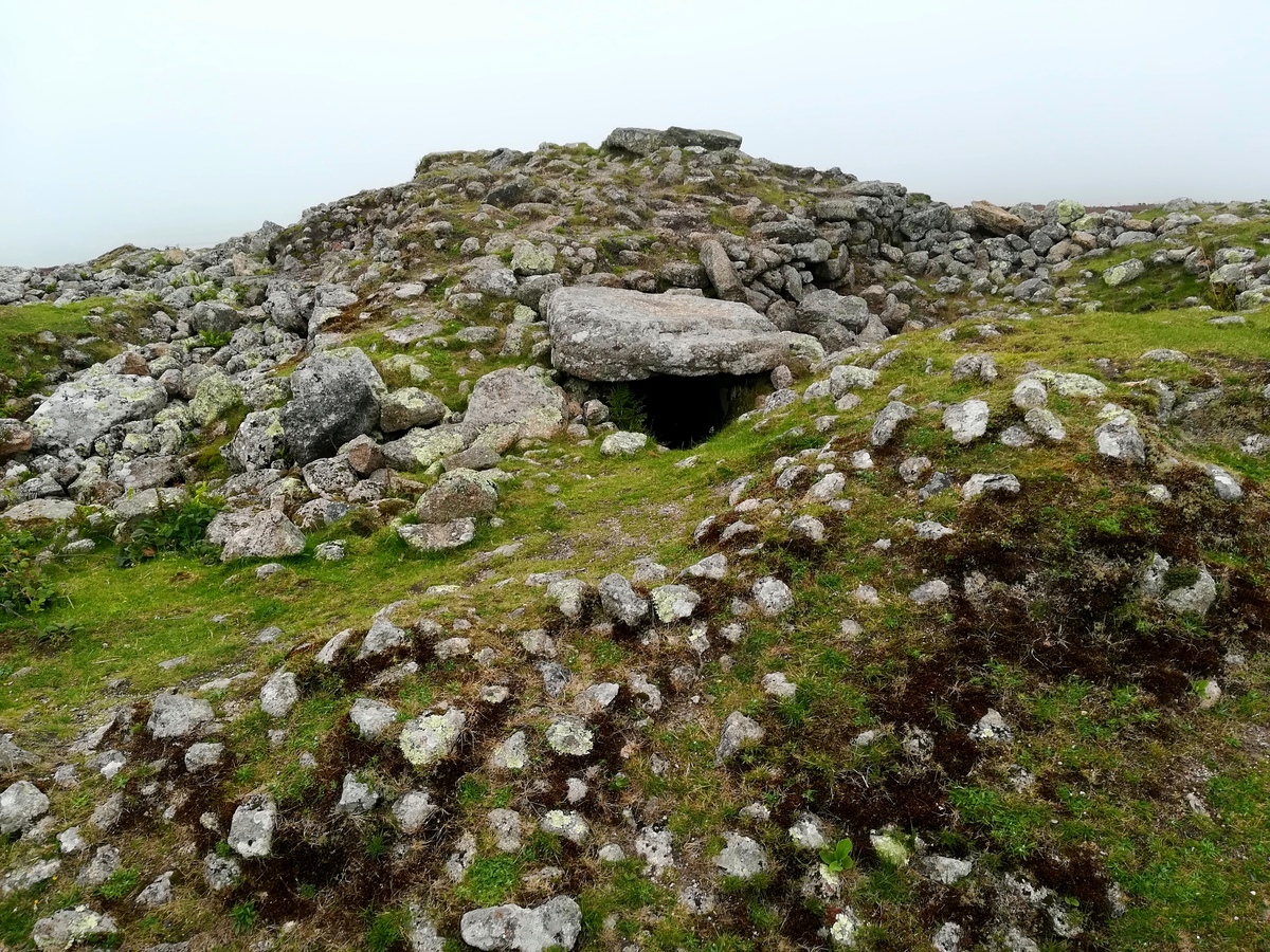 Click for full size image of Chapel Carn Brea Tomb (PID:271142) Chapel Carn Brea Tomb