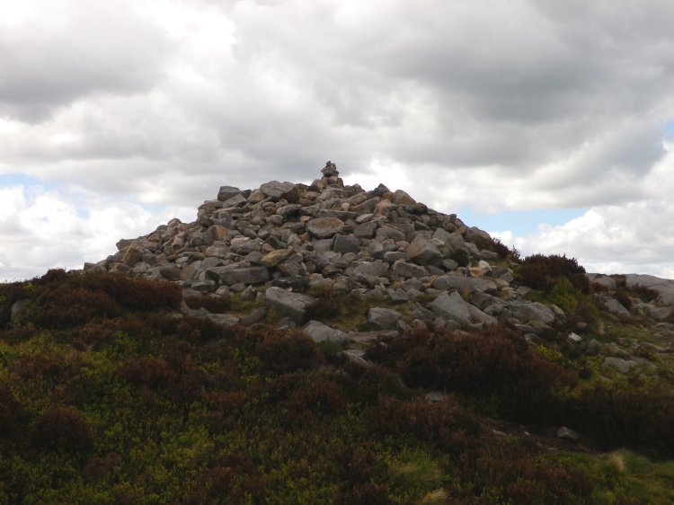 Click for full size image of Simonside Cairn 2 (PID:108250) Simonside Cairn 2