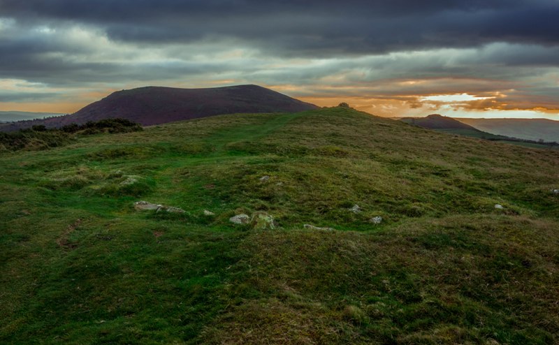 Click for full size image of Stapeley Hill Cairn (PID:177294) Stapeley Hill Cairn