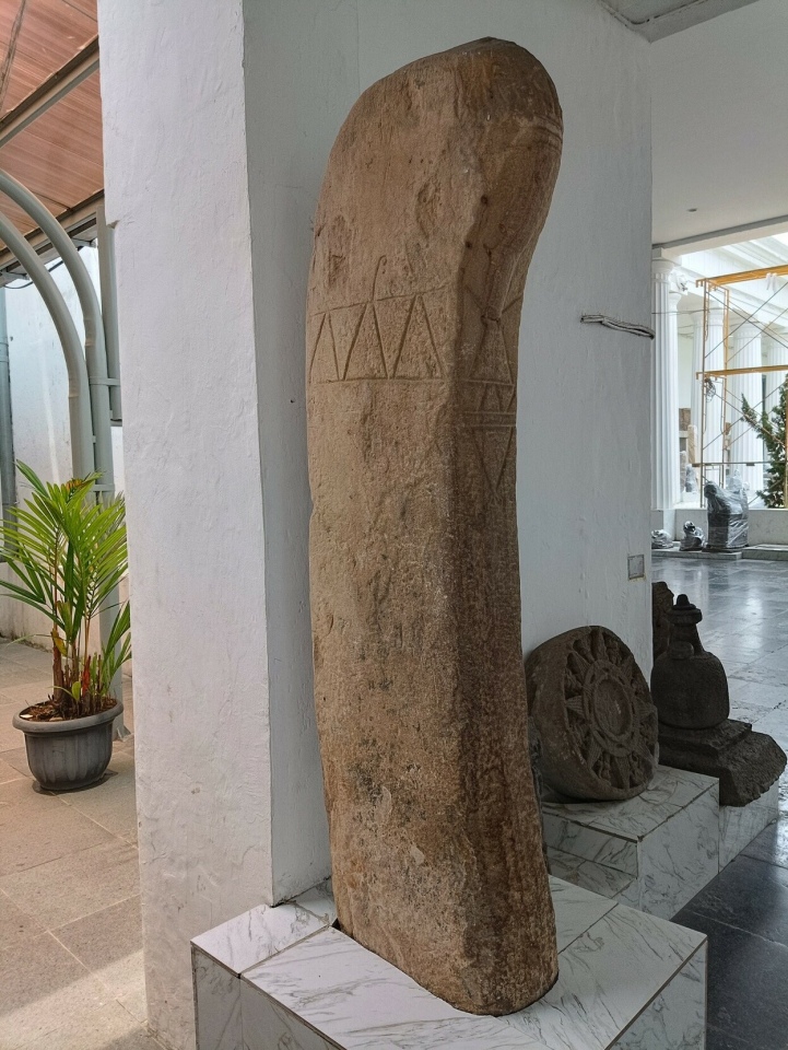 Polynesian standing stone.
Photos taken March 2023 in Museum Nasional.
The museum doesn't know where this artifact came from.