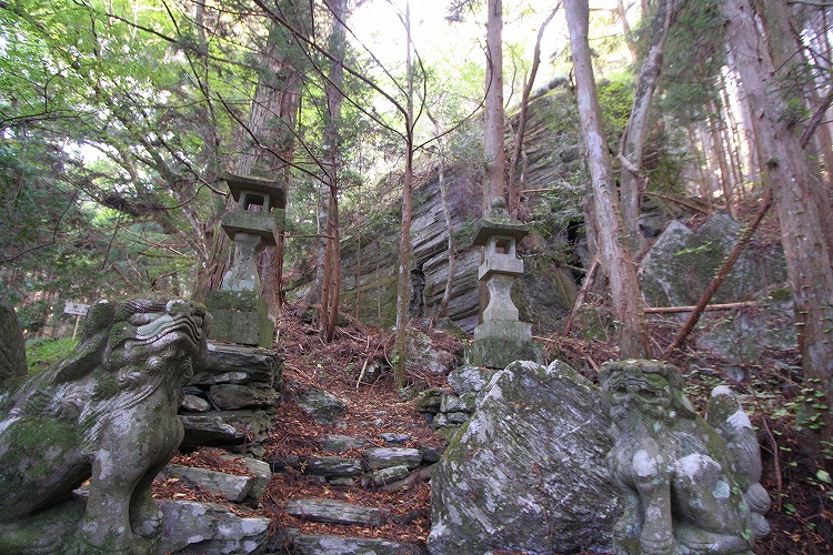 Click for full size image of Ishio Jinja shrine (PID:43759) Ishio Jinja shrine