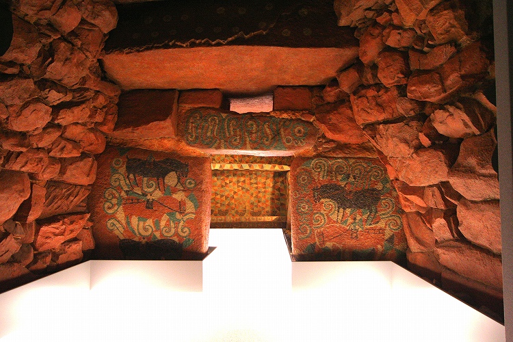 Site in Kyushu: The inner doors with the horses (replica)