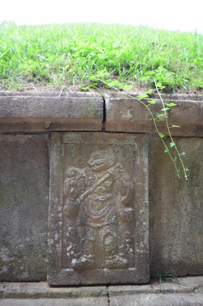 Click for full size image of King Heundeog mausoleum (PID:173609) King Heundeog mausoleum