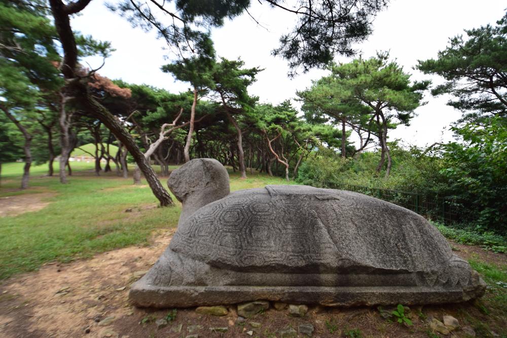 Click for full size image of King Heundeog mausoleum (PID:173611) King Heundeog mausoleum