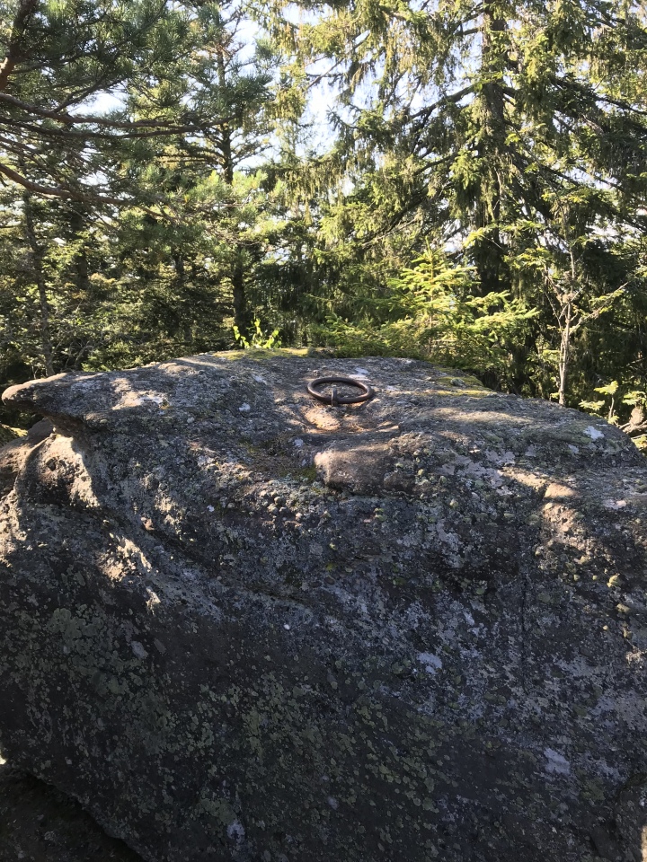 Click for full size image of Rocher de l'Anneau (PID:236791) Rocher de l'Anneau