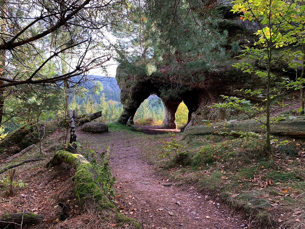 Click for full size image of La Roche des Fées St. Quirin (PID:204700) La Roche des Fées St. Quirin