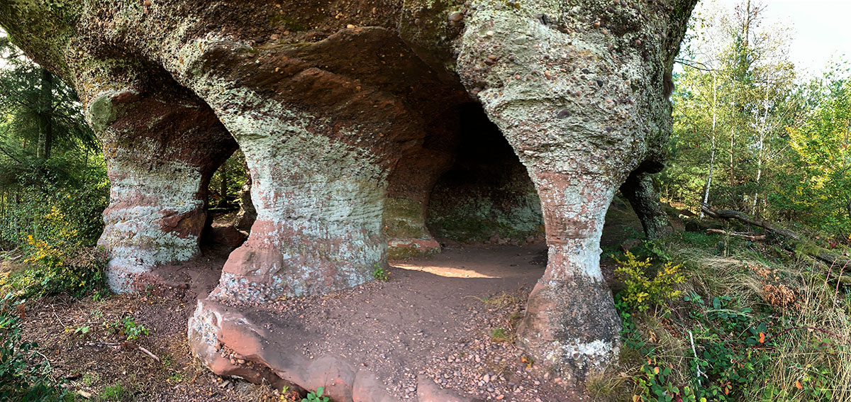 Click for full size image of La Roche des Fées St. Quirin (PID:204710) La Roche des Fées St. Quirin