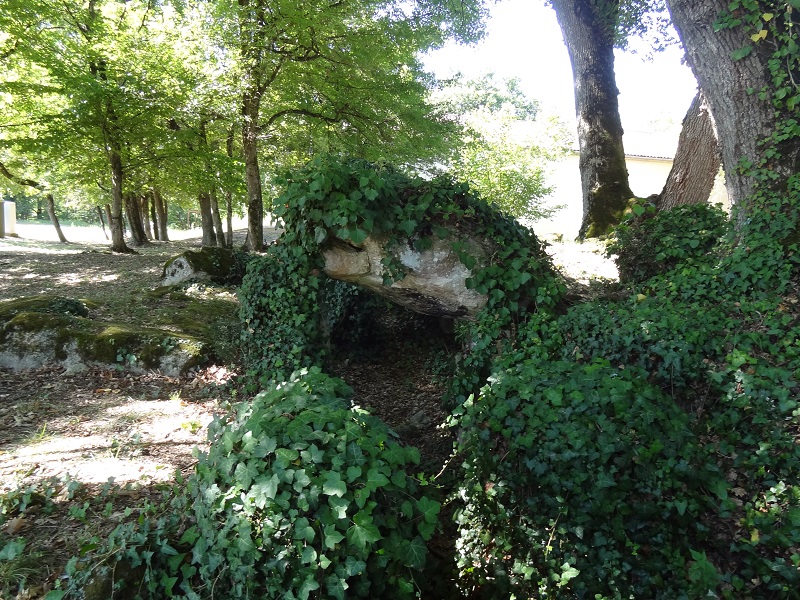 Roquefort Allée couverte