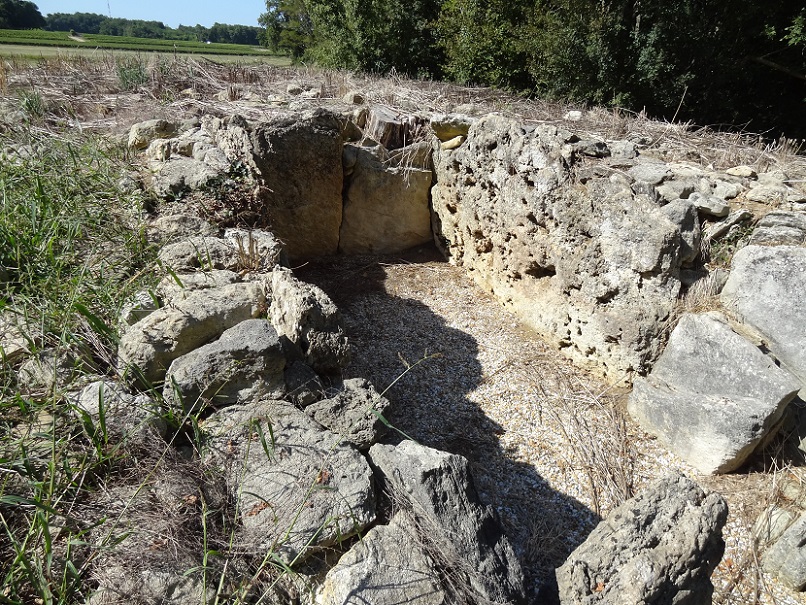 Click for full size image of La Barbehère dolmen (PID:177239) La Barbehère dolmen