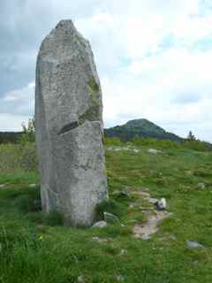 Click for full size image of Chièze Menhir (PID:58484) Chièze Menhir