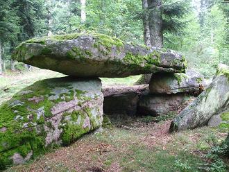 Click for full size image of Dolmen de Pierre Cuberte (PID:80317) Dolmen de Pierre Cuberte