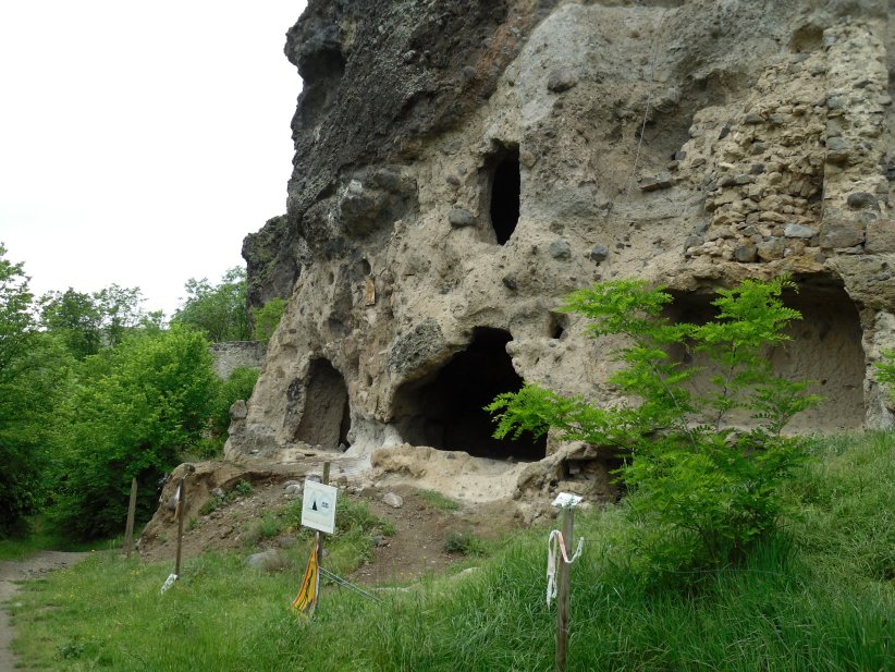 Click for full size image of Grottes de Perrier (PID:188602) Grottes de Perrier