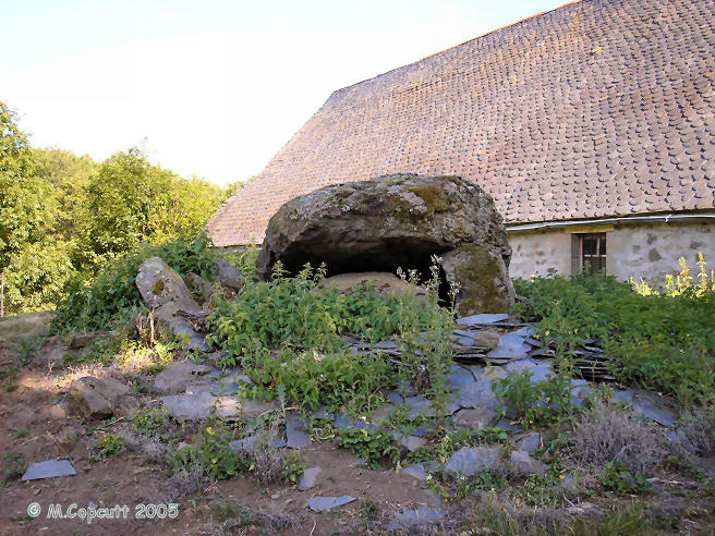 Dolmen du Lac (Le Cheix)