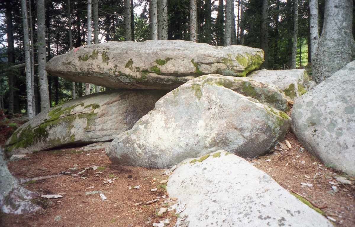 Click for full size image of Dolmen de Pierre Cuberte (PID:210216) Dolmen de Pierre Cuberte