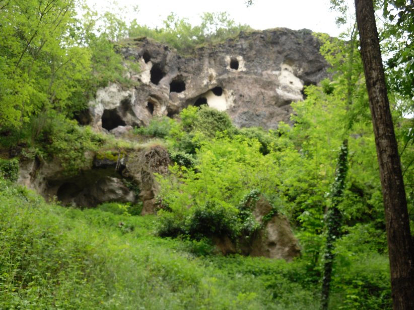 Click for full size image of Grottes de Perrier (PID:188607) Grottes de Perrier