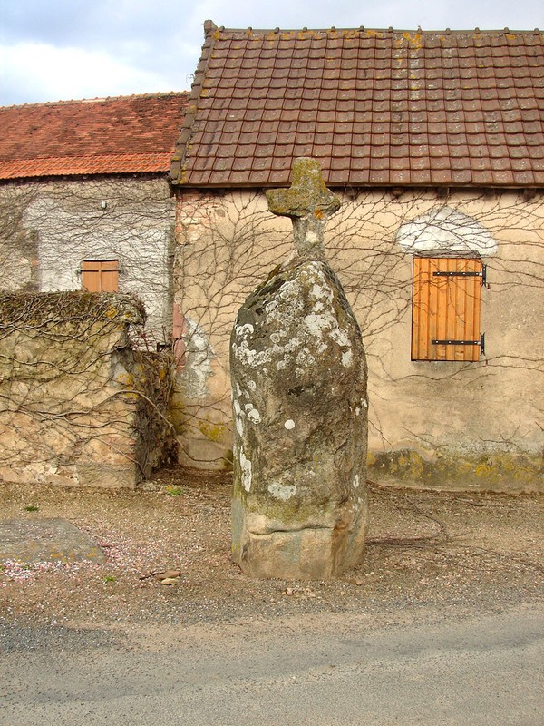 Click for full size image of Menhir de Givarlais (PID:51893) Menhir de Givarlais