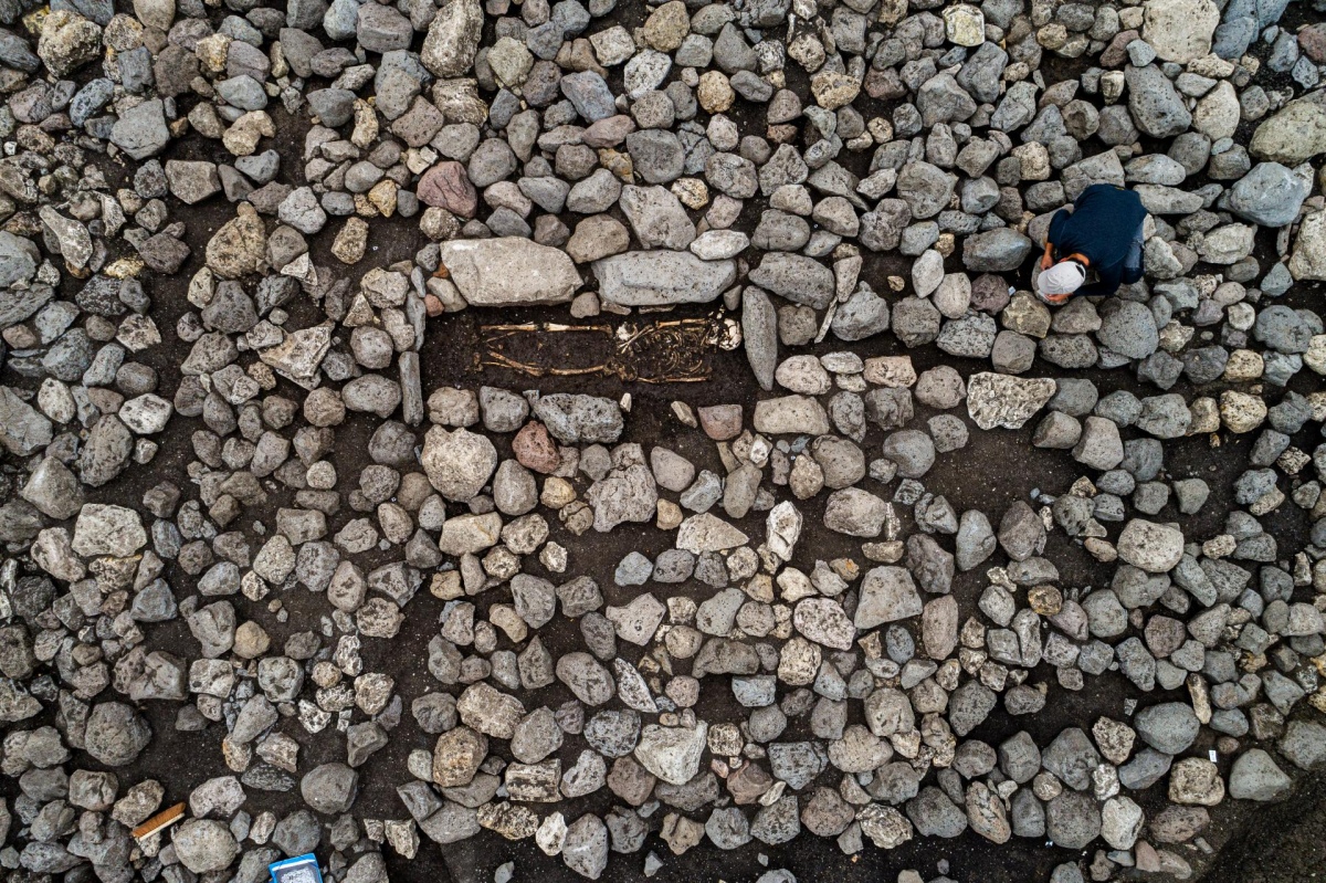 Click for full size image of Veyre-Monton buried standing stones (PID:201814) Veyre-Monton buried standing stones