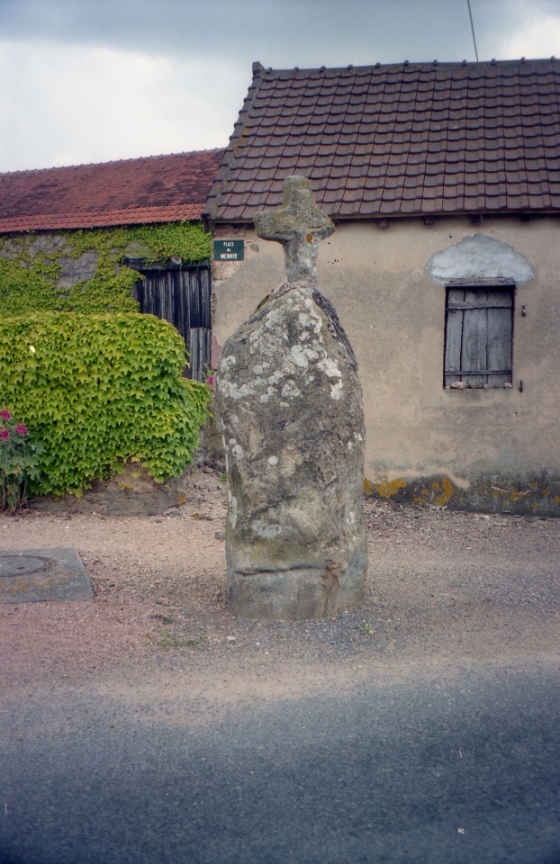 Click for full size image of Menhir de Givarlais (PID:210121) Menhir de Givarlais