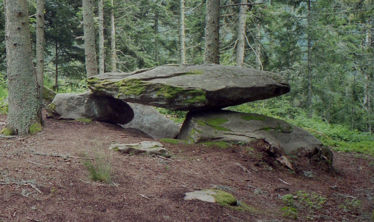 Click for full size image of Dolmen de Pierre Cuberte (PID:210217) Dolmen de Pierre Cuberte